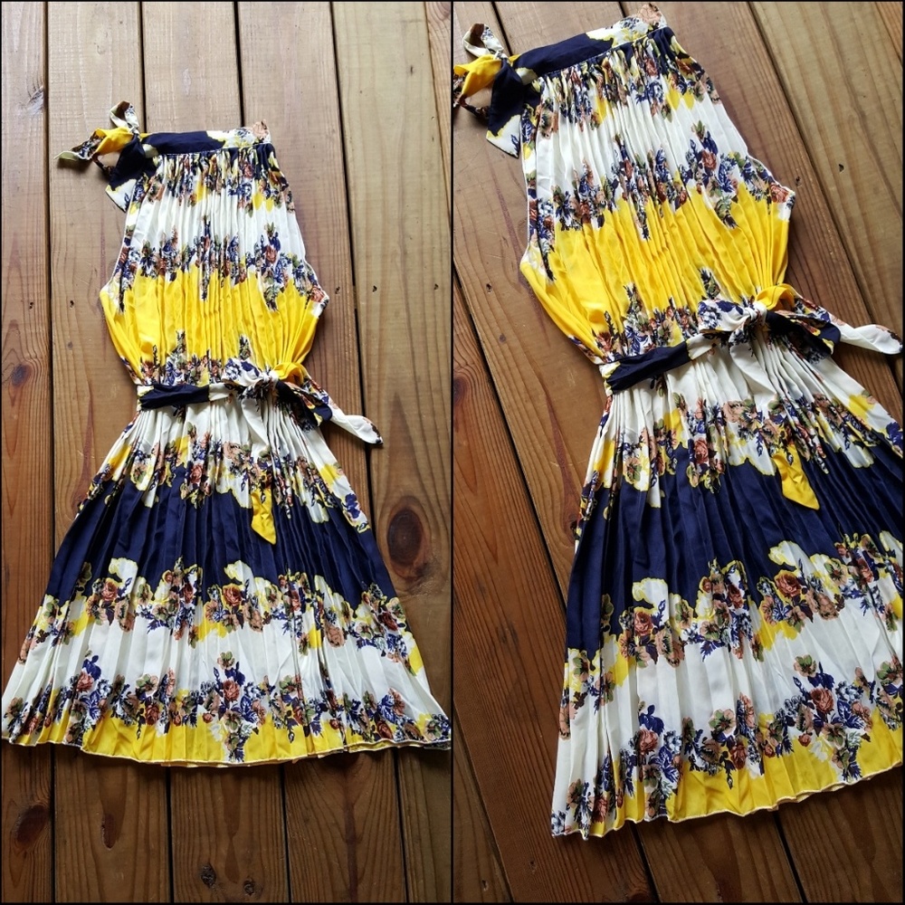 S/M floral high neck tie pleated day dress